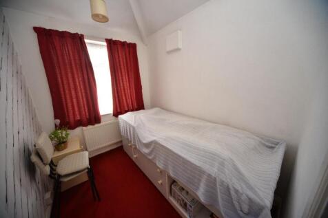 Bed 3.jpg