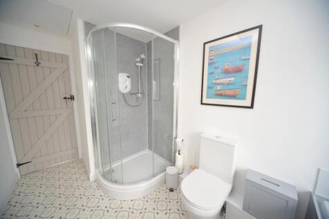 Bathroom 2.jpg