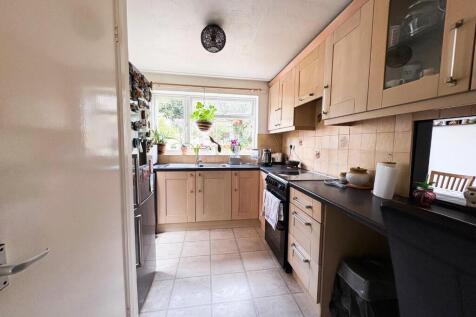 Kitchen 1.jpg