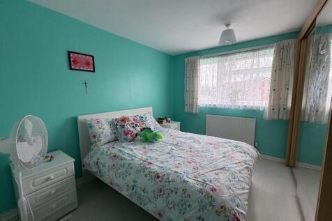 Bedroom 1.jpg