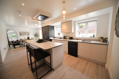 Kitchen to dining.jpg
