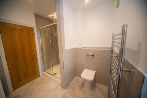 Bathroom 1st floor 2.jpg
