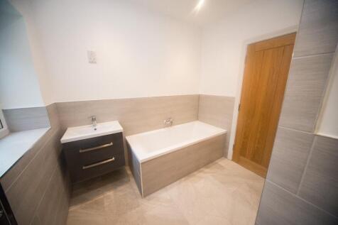 Bathroom 1 st floor.jpg