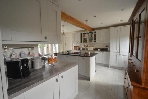 Kitchen 1.jpg