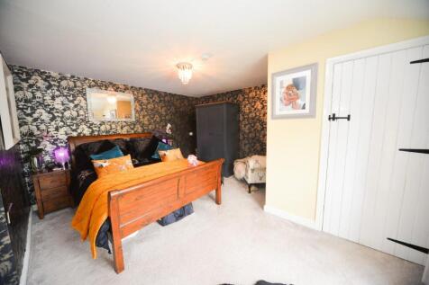 Bedroom 1.jpg