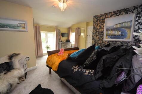 Bedroom 1 2.jpg