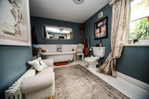 Bathroom 1.jpg