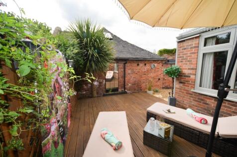 rear decked courtyard area.jpg
