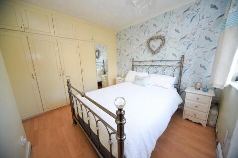 Bed 1.jpg