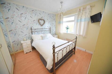 Bedroom 1 2.jpg