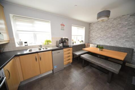 DINING KITCHEN 2.jpg
