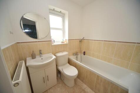 EN SUITE BATHROOM.jpg