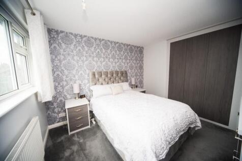 Bedroom 1 2.jpg