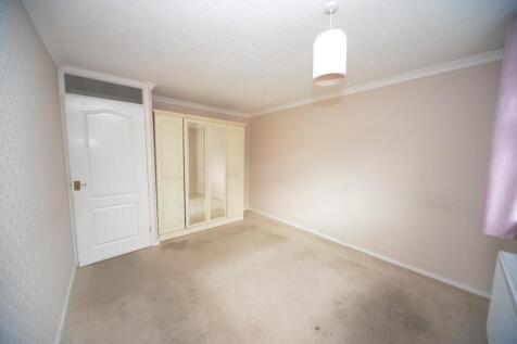 Bedroom 1 2.jpg