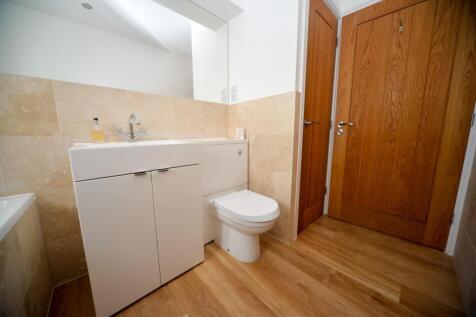 Bathroom 2.jpg