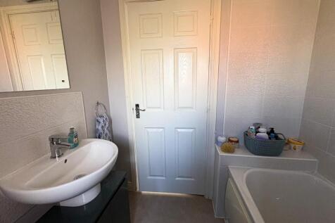Bathroom 2.jpg