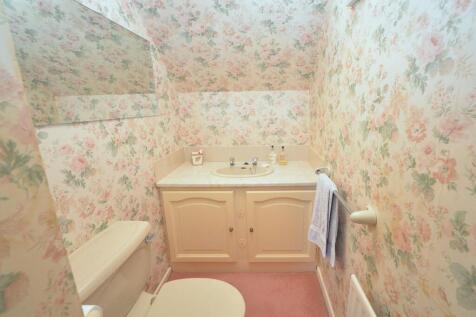 bedroom 1 cloakroom.JPG