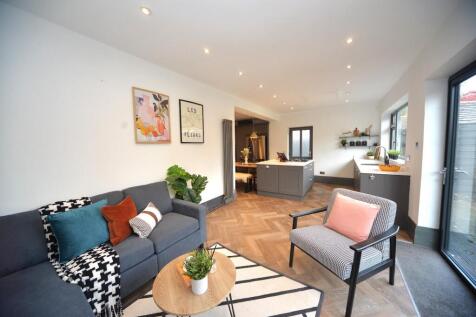 Lounge to kitchen.JPG