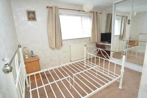 Bedroom 1.jpg