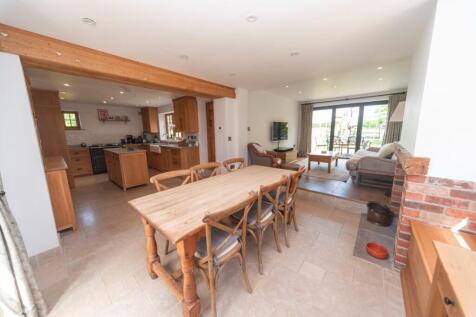 Dining , kitchen and living area.JPG