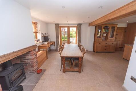 Dining Area.JPG