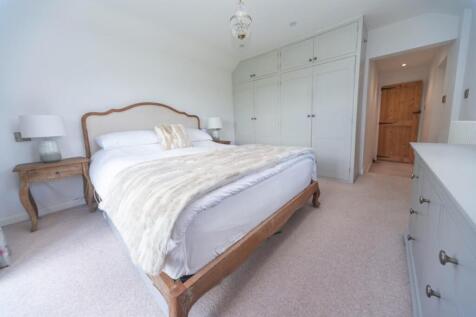 Bedroom 1 no2 .JPG