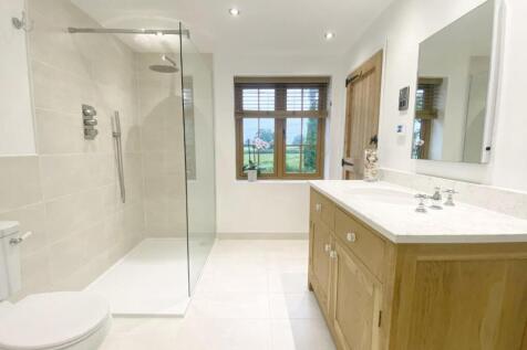New Family Bathroom1.jpg
