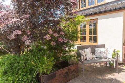 Front patio.JPG