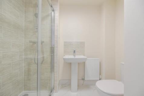 9608bed1ensuite.jpg