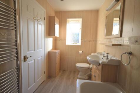 Bathroom One.JPG