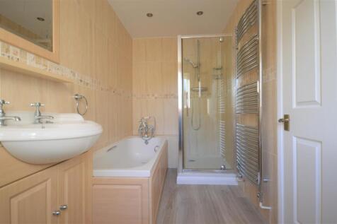 Bathroom One (2).JPG