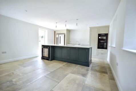 Kitchen (2).jpeg