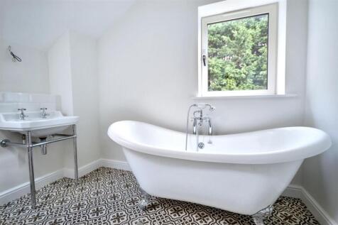 Ensuite Bathroom (3).jpeg