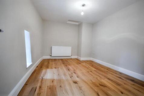 Bedroom 1.jpeg