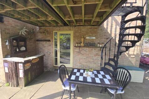 Bar Area to Garden