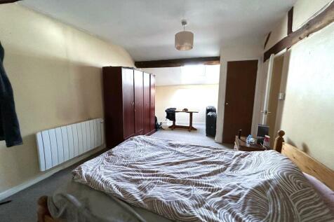 Maisonette Bedroom.jpg
