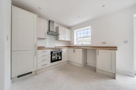 1369874-19-68efcbec00234-ARW .jpg