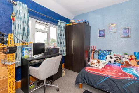 BEDROOM 2