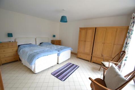 Downstairs Bed 1.JPG