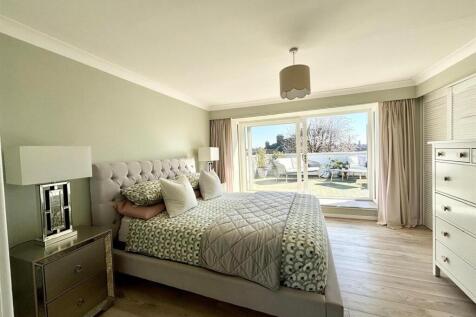 The Birches Main Bed.jpg