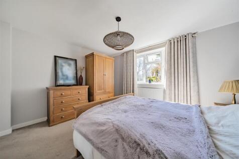 Bed 1.jpg