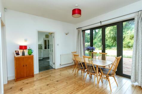 Dining Area.jpg