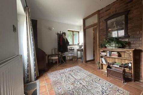 Rear entrance hall.jpeg