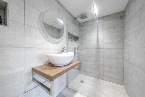 ensuite.jpg