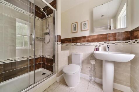 Ensuite 2.jpg