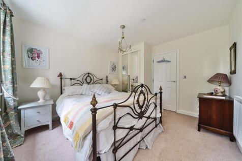 Bed 2.jpg