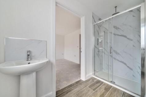 Bed 1 Ensuite.jpg