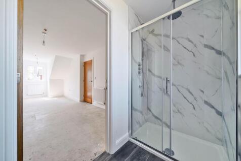 Bed 2 Ensuite.jpg