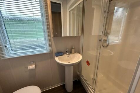 Shower Room.jpg