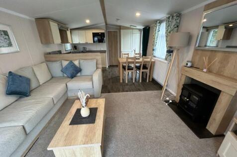Living Area 2.jpg